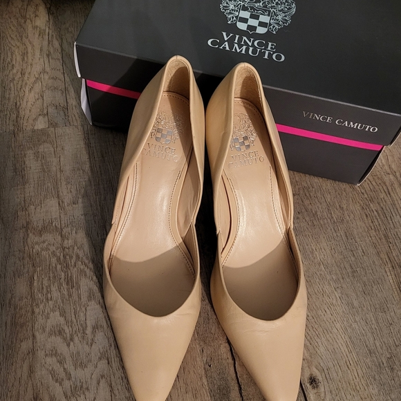 Vince Camuto Women's Tan Pumps - Picture 1 of 9